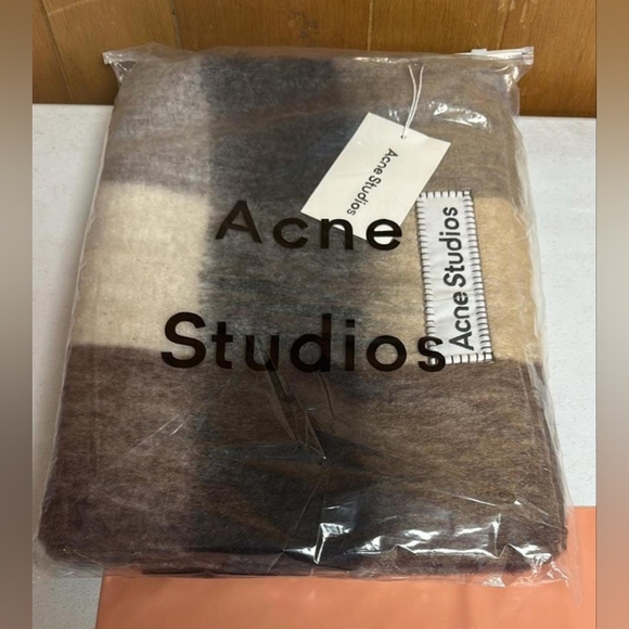 Acne Studios Scarf - Picture 4 of 4